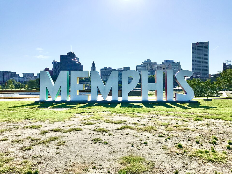Memphis sign - married couple arrested